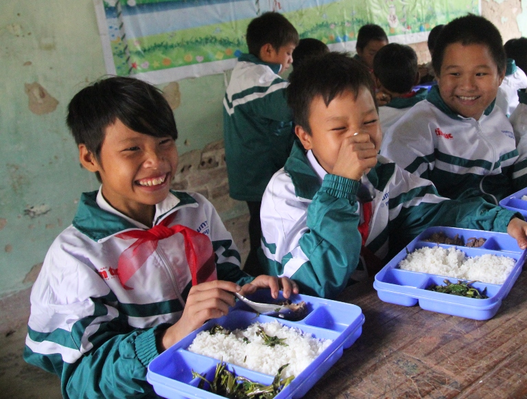 Niềm vui với áo ấm mới của học sinh vùng cao Xín Chải ảnh 8